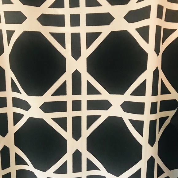 Francesca’s Sleeveless Black White Top Sz S - Picture 2 of 3